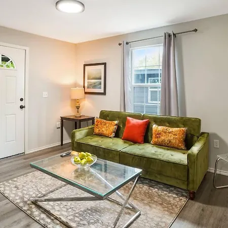Cozy Remodeled 2 Bd Heights Bungalow